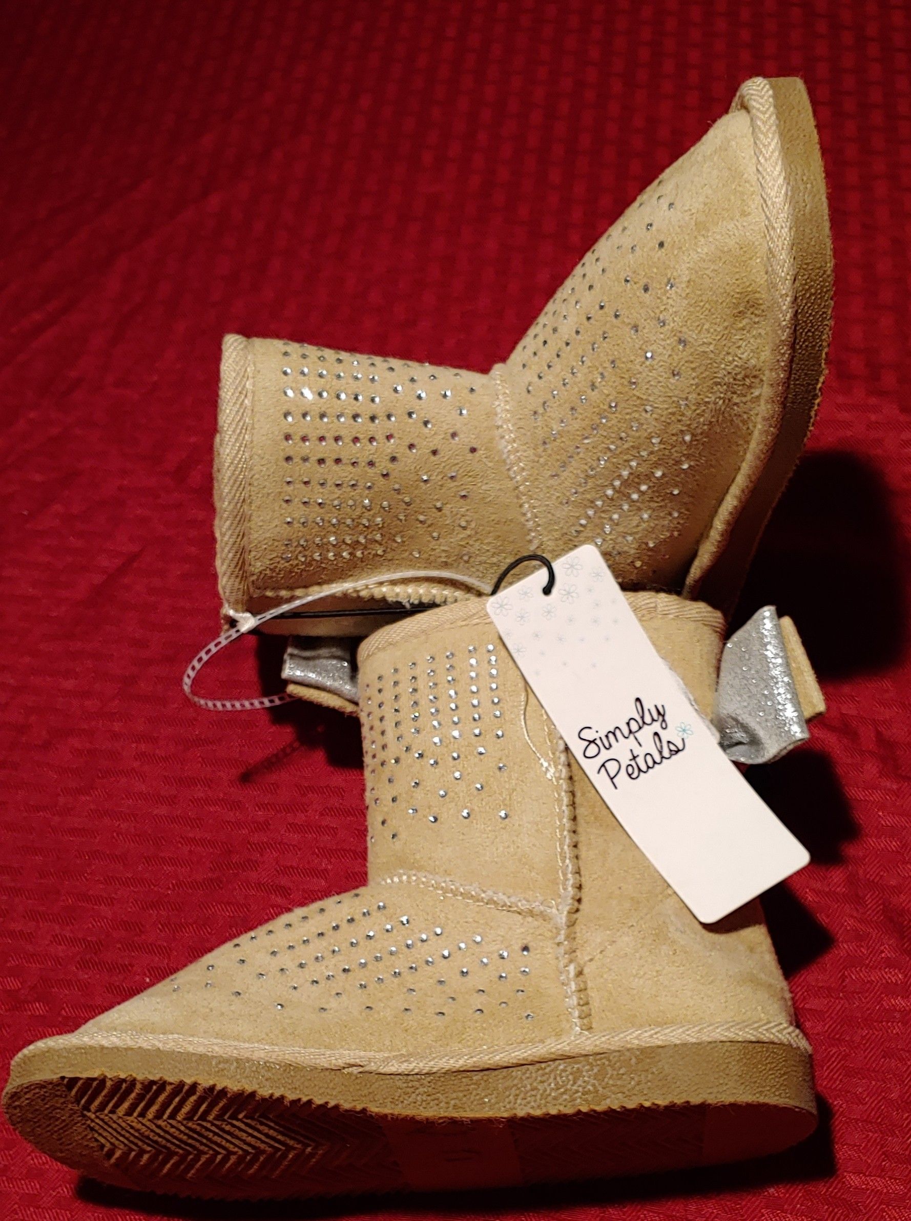 Girls beige sparkle snow boots size 1 brand new w tags $10 .00 obo