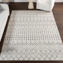 8X10 BEAUTIFUL YVORY CARPET👉CROSSROADS-4075 S 32nd St, Phoenix, AZ 85040👈