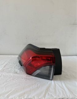 2019 2020 2021 2022 2023 2024 TOYOTA RAV4 LEFT SIDE TAIL LIGHT OEM USED