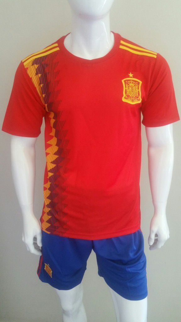 1 Adult Spain Soccer Uniform Size  Medium- Uniforme Futbol