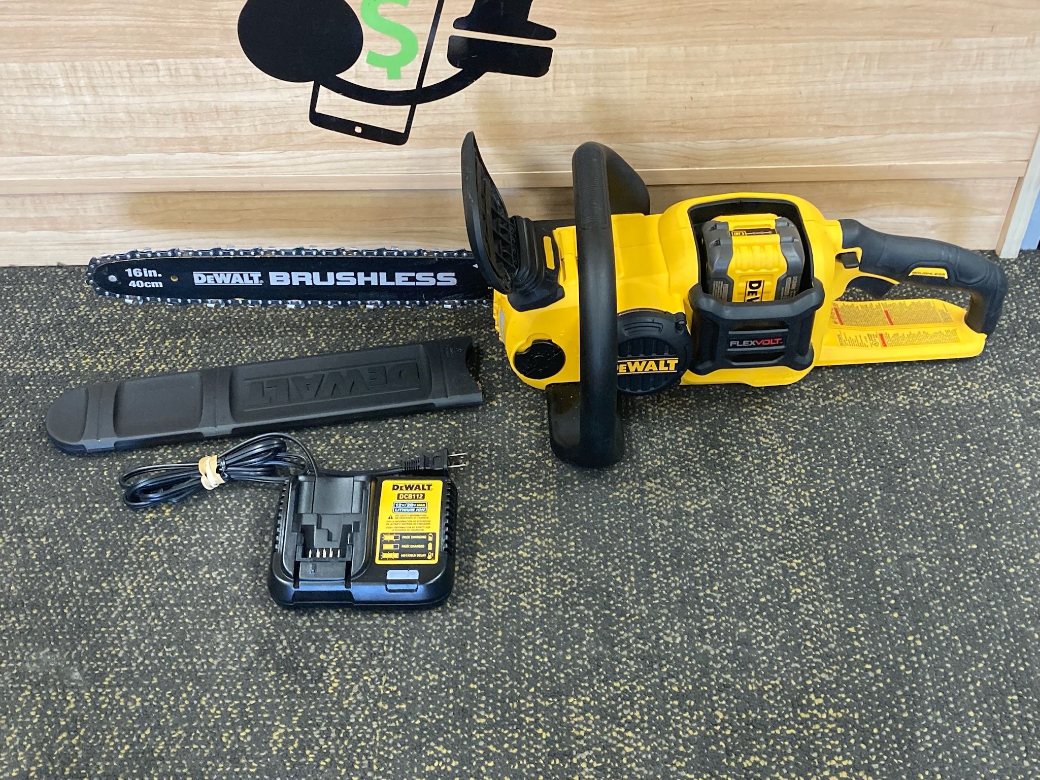 DEWALT DCCS670 FLEXVOLT 60V MAX 16in. Brushless Cordless Chainsaw W/ 6AH BATT & CHARGER