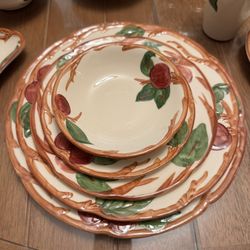 Apple dish Set — 10 Place Settings