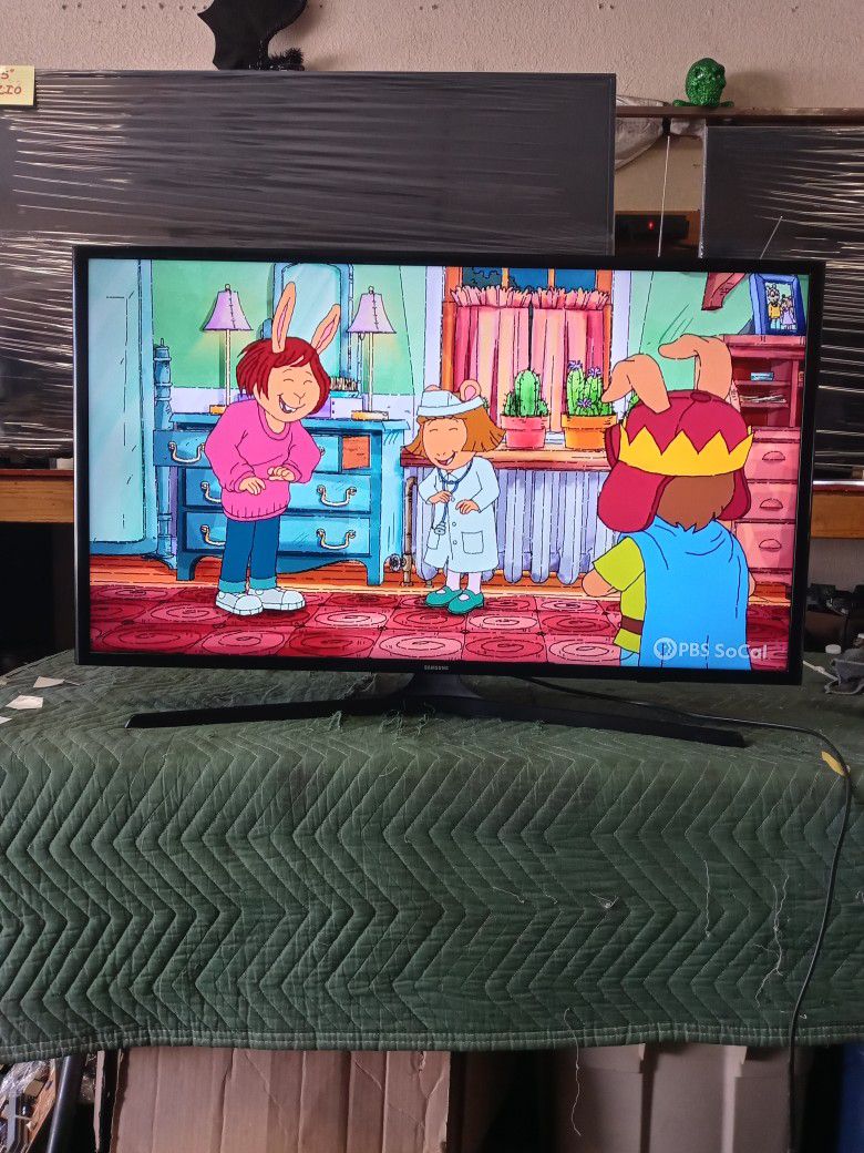 40 Inch Samsung Smart Tv Led Really Nice Tv Comes With Remote Control Great Picture Works Perfect Guaranteed