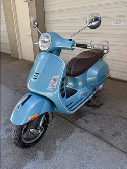 2016 Vespa 🛵 gas ⛽️  saver 300cc __ 2700 miles!