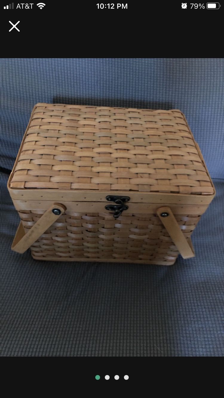 Wicker Picnic Basket With Hinged Lid