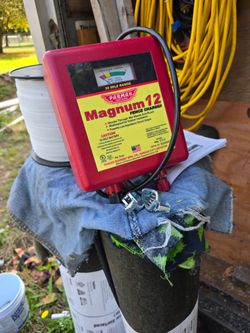 Electric fence box + fence cable
