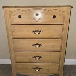 Nice Engraved Solid Wood 5 Drawer Dresser 