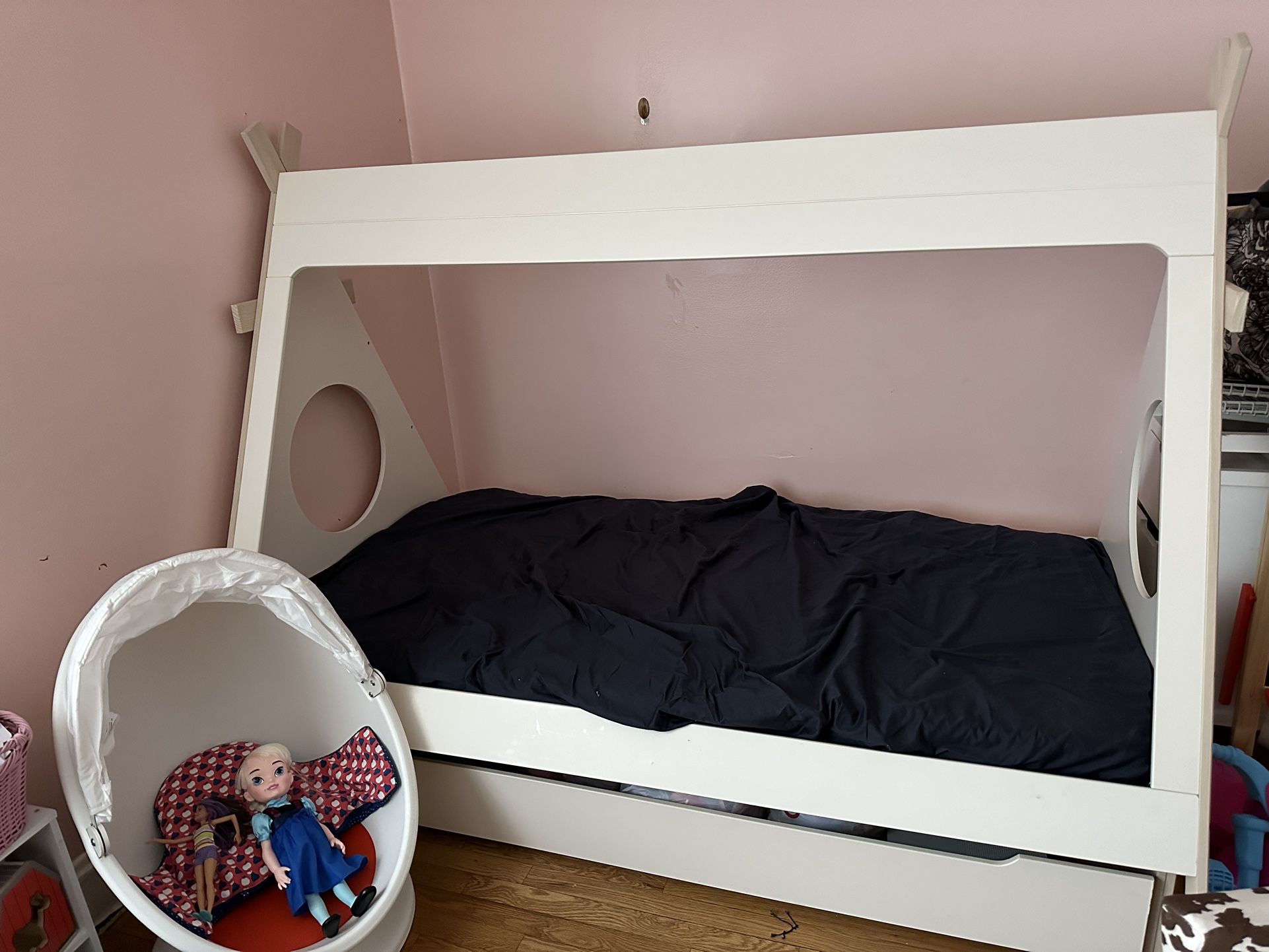 Twin Bed frame With trundle 