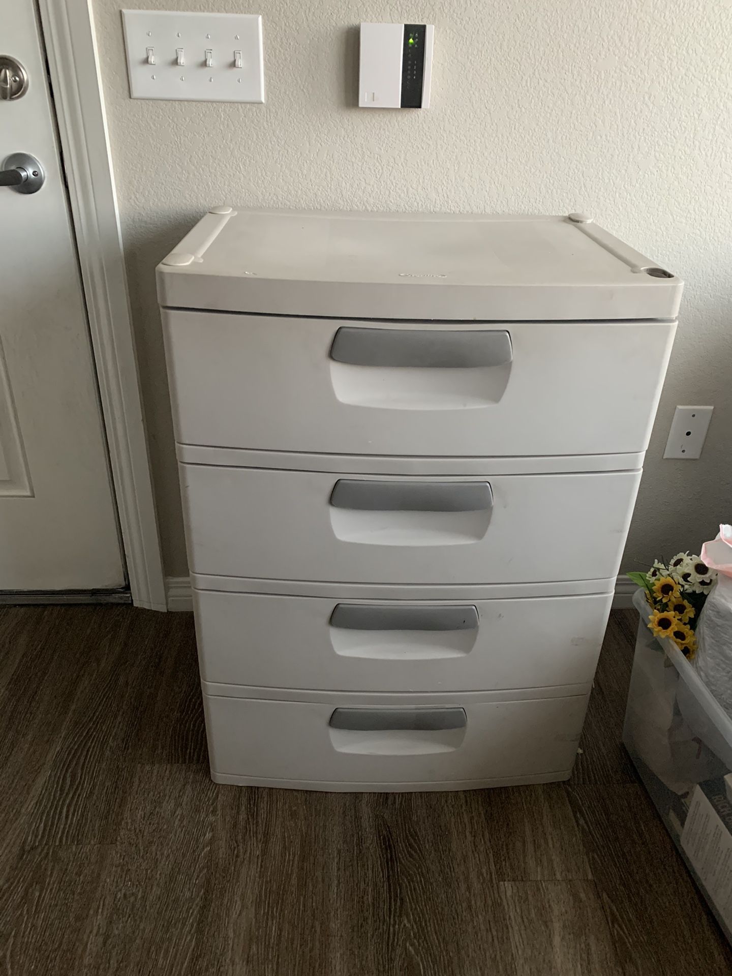 Plastic storage bin, 4 drawers