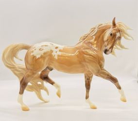 Glossy Model Breyer Horse Lionheart