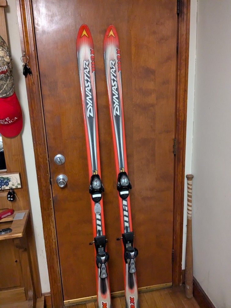 Dynastar Skis