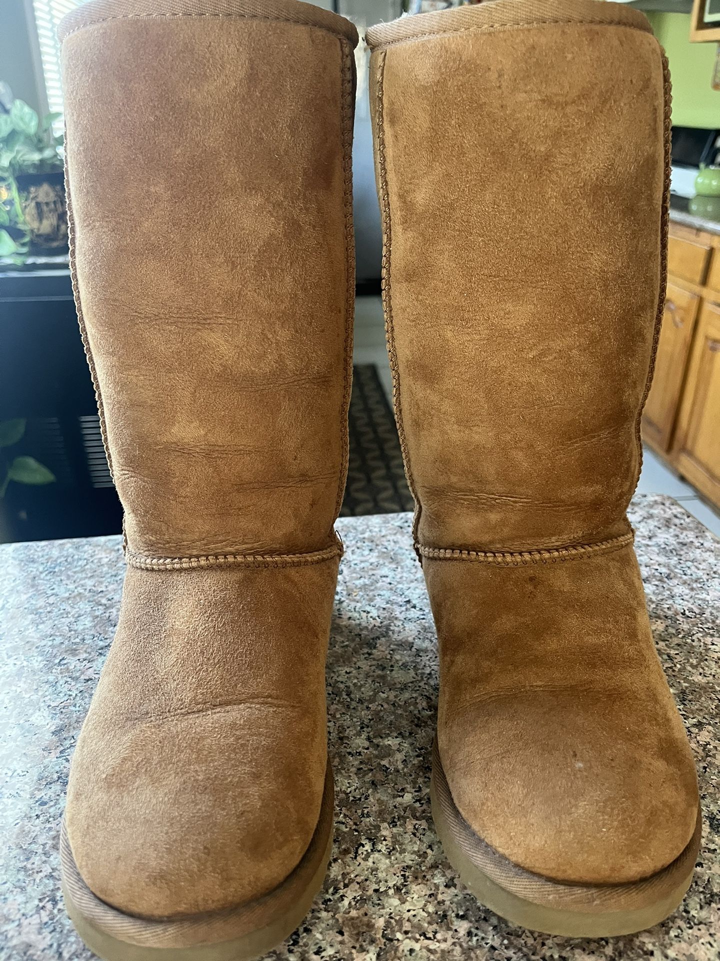 UGG WOMEN'S CLASSIC II TALL BOOTS / $85 OBO