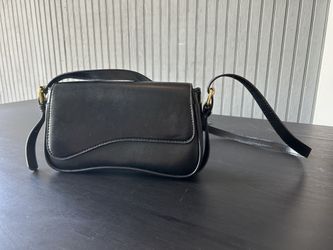 Black Mini Crossbody Shoulder Bag – Gold Hardware