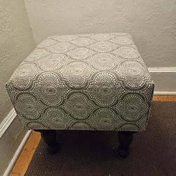 Upholstered Ottoman With Solid Wood Legs