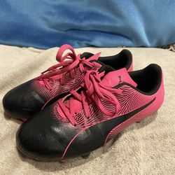 Girls Puma Soccer Cleats - Size 3