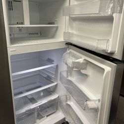 Special🔥 Dented 30 in. W 20 cu. ft. Top Freezer Refrigerator✨BRAND NEW
