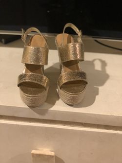 Gold platform wedge sandals 👡