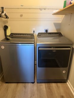 Whirlpool Washer and Dryer Set