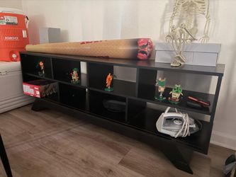 5 feet long display/ tv stand