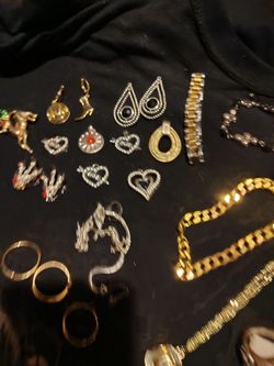 Assorted jewelry