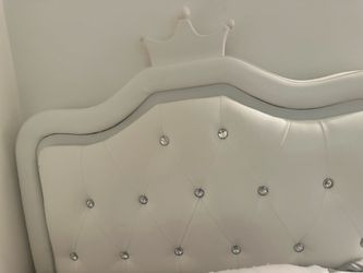 Twin bed with headboard