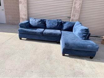 Se vende sala en forma de L usada con leves detalles de uso estético necesita una limpieza ya que por eso su precio es bajo por $130