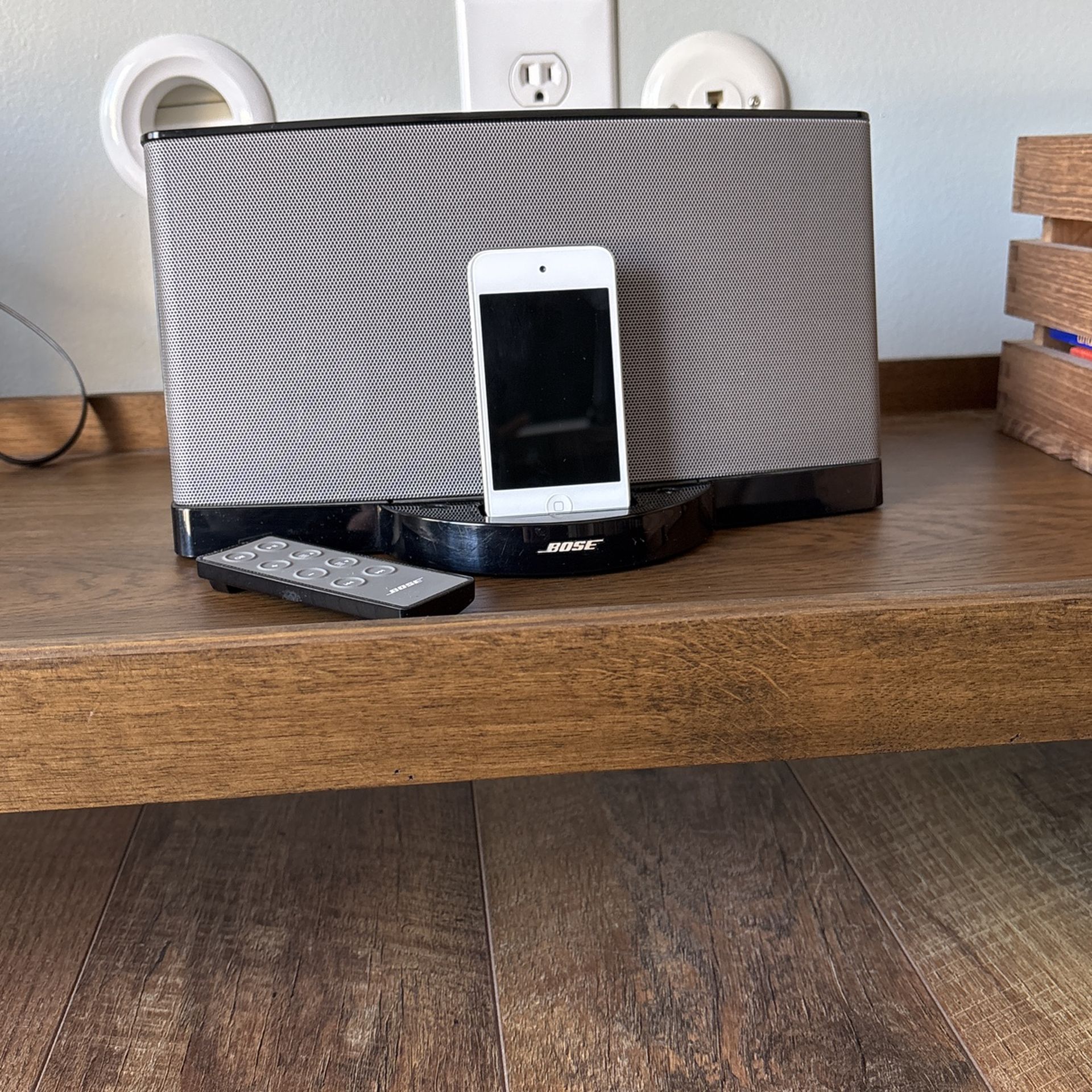 Ipod Touch 4th Gen + Bose Speaker System