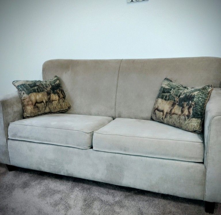 FREE HYDE A BED/ COUCH