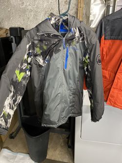 2 boys winter coats “like new” Size Lg/xl