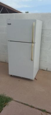 Frigidaire Top-Freezer Refrigerator White