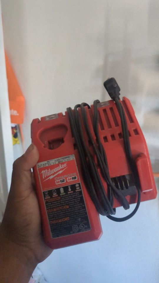 Milwaukee M18 & M12 Charger