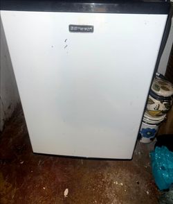 Fridge, works perfectly $25