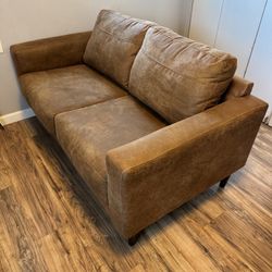 Excellent Condition Ashley Furniture Telora Loveseat  