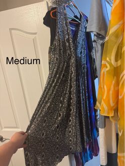 $6 V-neck flowy sleeveless dress!