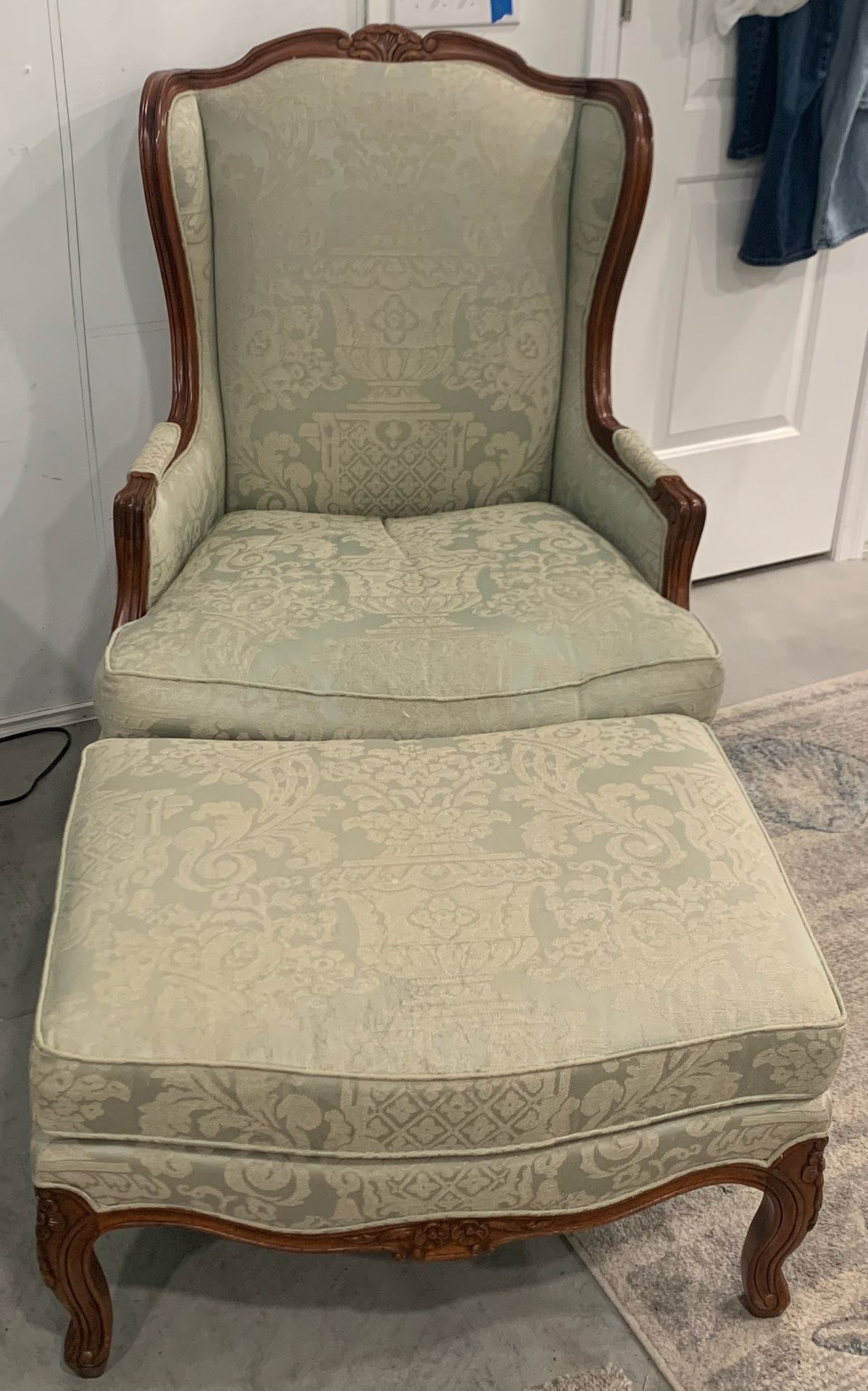 Beautiful Arm Chair With Ottoman