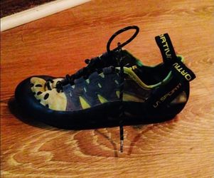 La Sportiva Tarantulace climbing shoes