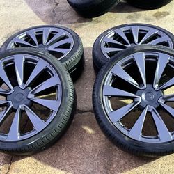 OEM 2024 Tesla Model X Plaid Wheels 265/35/22 and 285/35/22 Pirelli USED TIRES