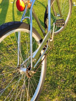 26 CHROME BEACH CRUISER. NEW TIRES, SEAT. RIDE READY NOW. YES ITS AVAILABLE NOW.