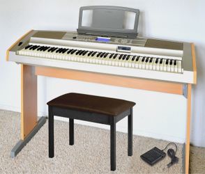 YAMAHA DGX 500 88-key Digital Keyboard
