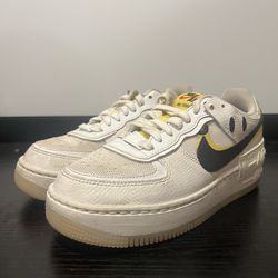 SIZE 6.5 W0MAN - Nike Air Force 1 Go The Extra Smile