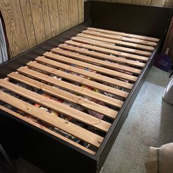 Twin Bed Wood  Frame. Good Conditions 