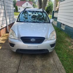 2008 Kia Rondo 
