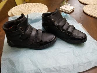 Men sneakers size 7