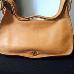 vintage Coach tan shoulder bag, identified by serial number M20-9338. 