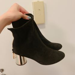 Black boots-very comfortable!