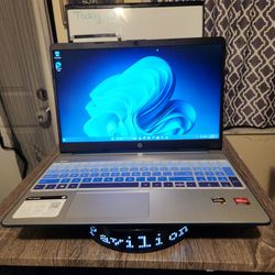 HP Pavilion 🎮 15.6"  Laptop AMD Ryzen 💪🏾 6 Core 😃 16GB