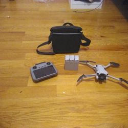 DJI Mini 4 Pro Fly More Combo