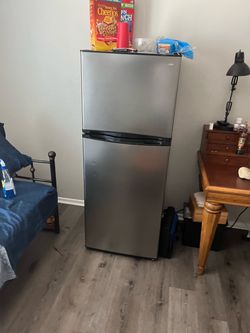Apartment size refrigerator