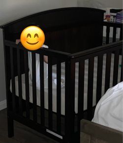Delta baby crib and mattress