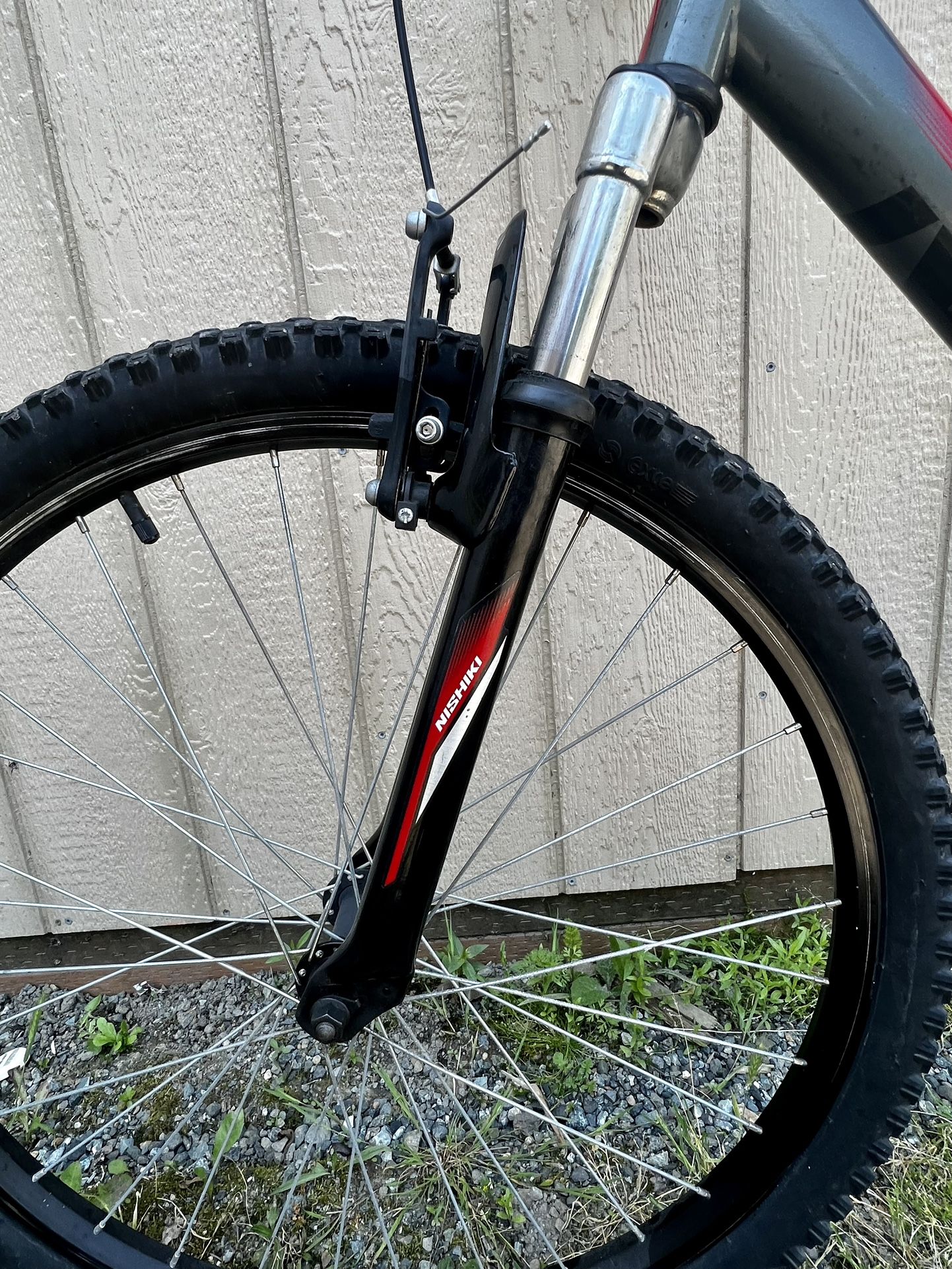 Nishiki 26" Hybrid Mountain Bike / 20" Frame & 21Speed / Front